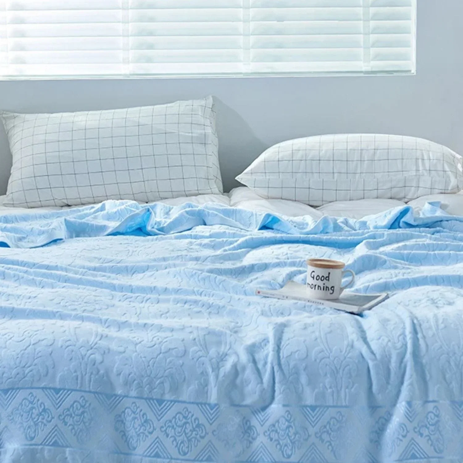 Throw Blanket Plush Jacquard Microfiber Blend Machine Washable - Image 5