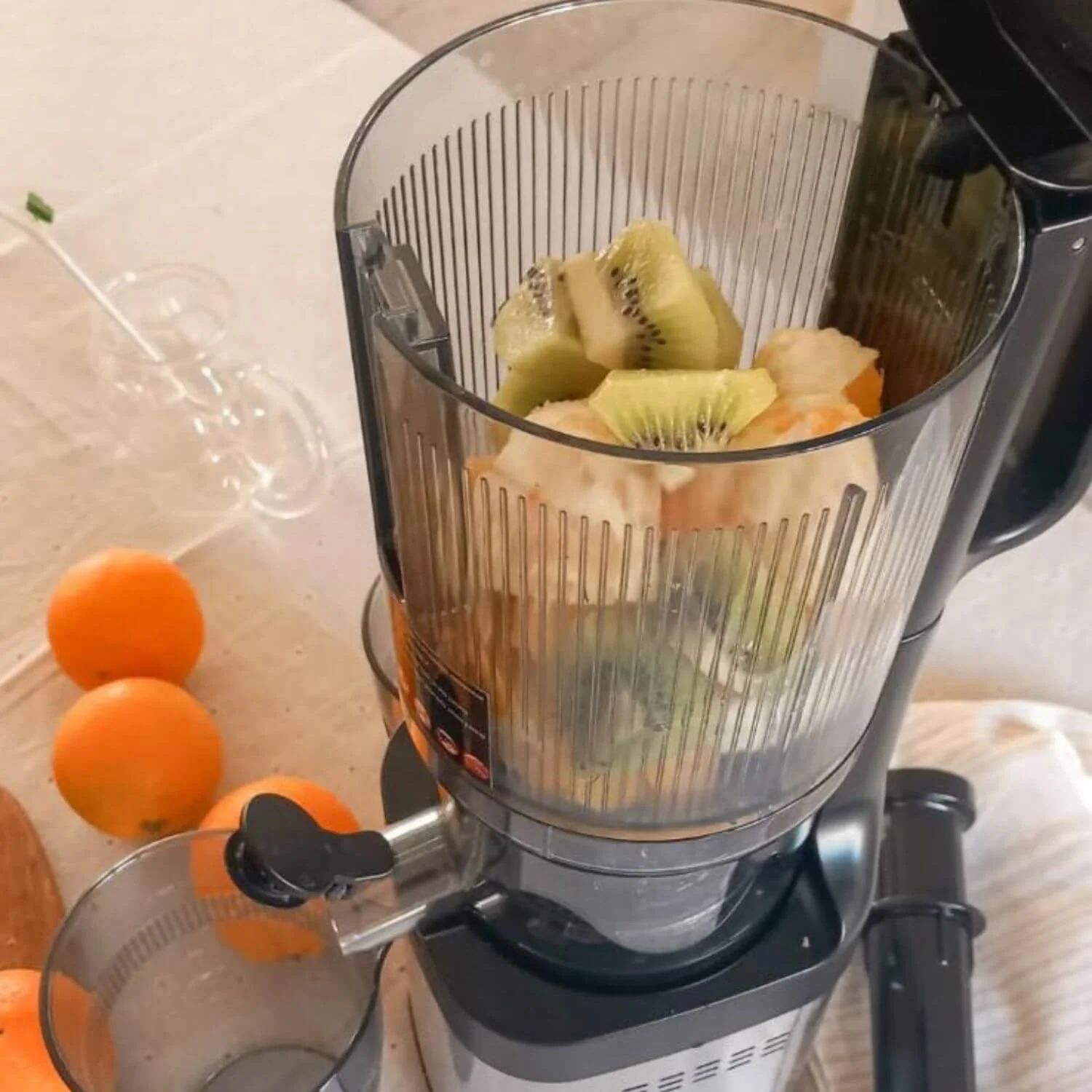 AMZCHEF Cold Press Juicer with 5.4" Large Feed Chute 3