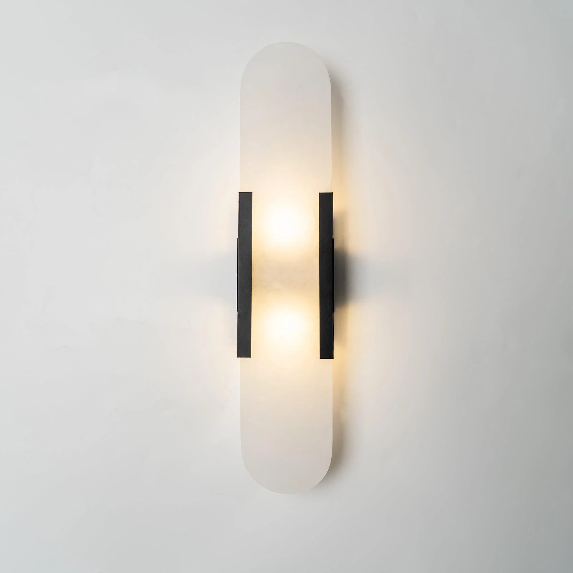 Artisan Alabaster Wall Light with Elegant Brass Accents - Image 7