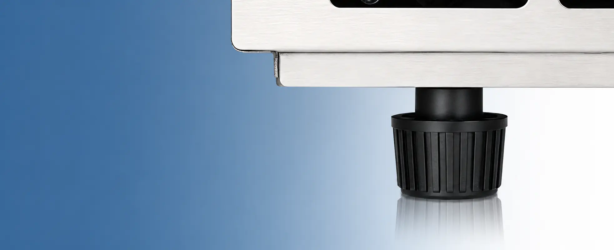 Built-in ice maker with adjustable foot for height adjustment and stable placement