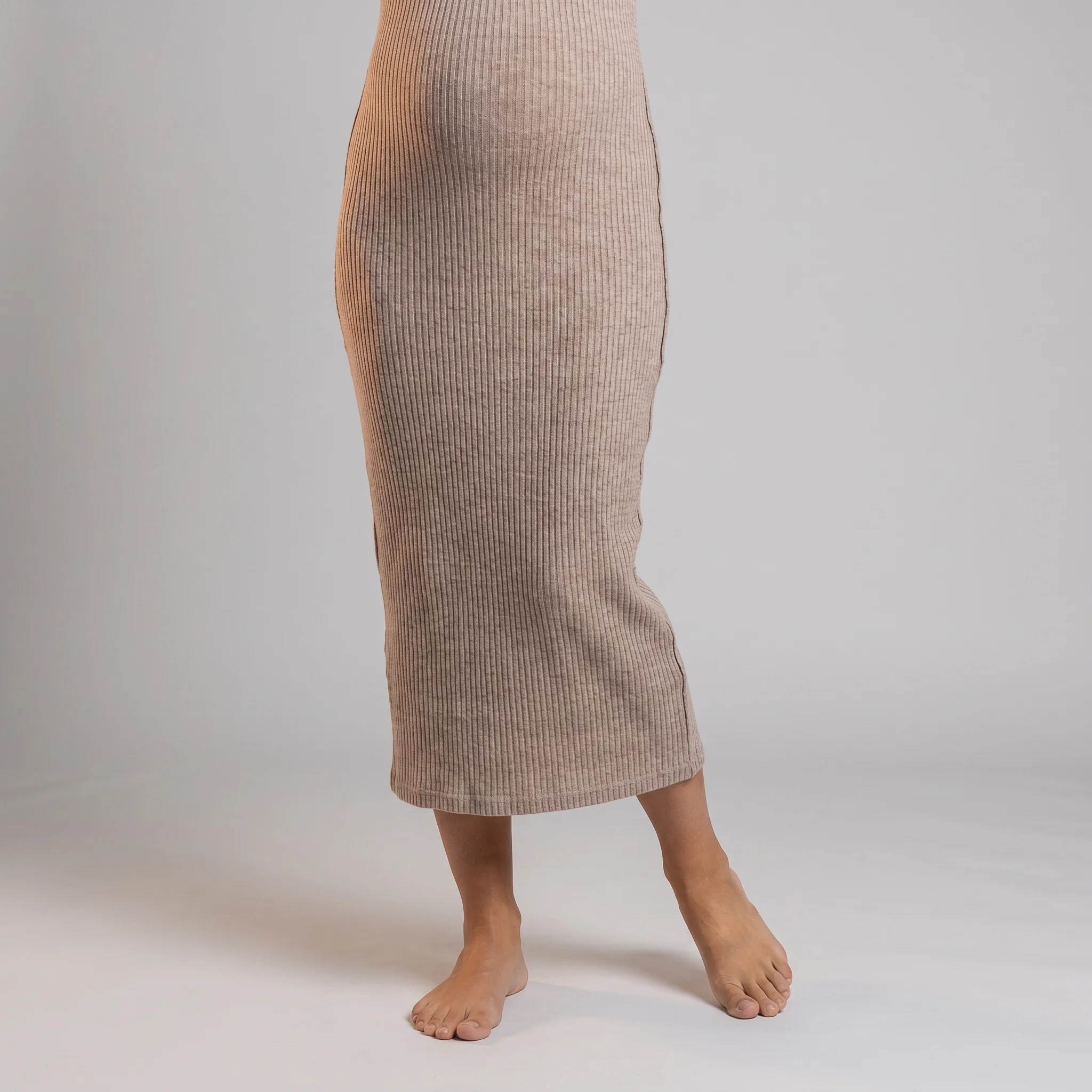 Form-Fitting Midi Dress - Image 11