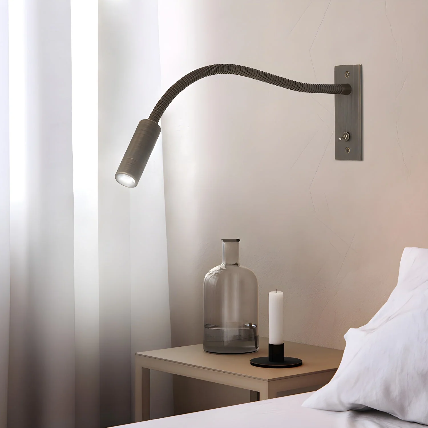 Sleek Adjustable Wall Lamp with Versatile Lighting Options - Image 3