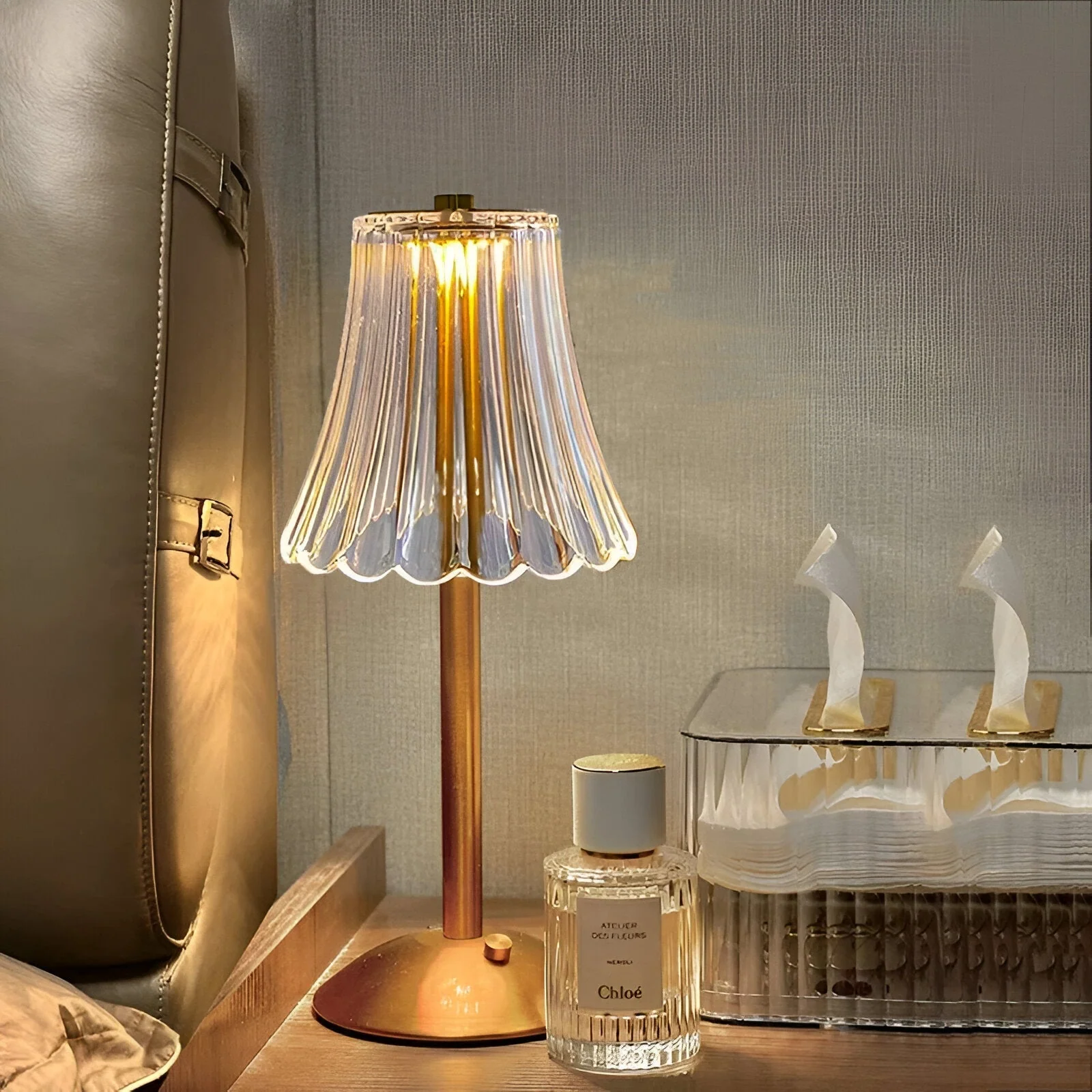 Cordless LED Lamp with Stylish Design and Metal Base - Image 2