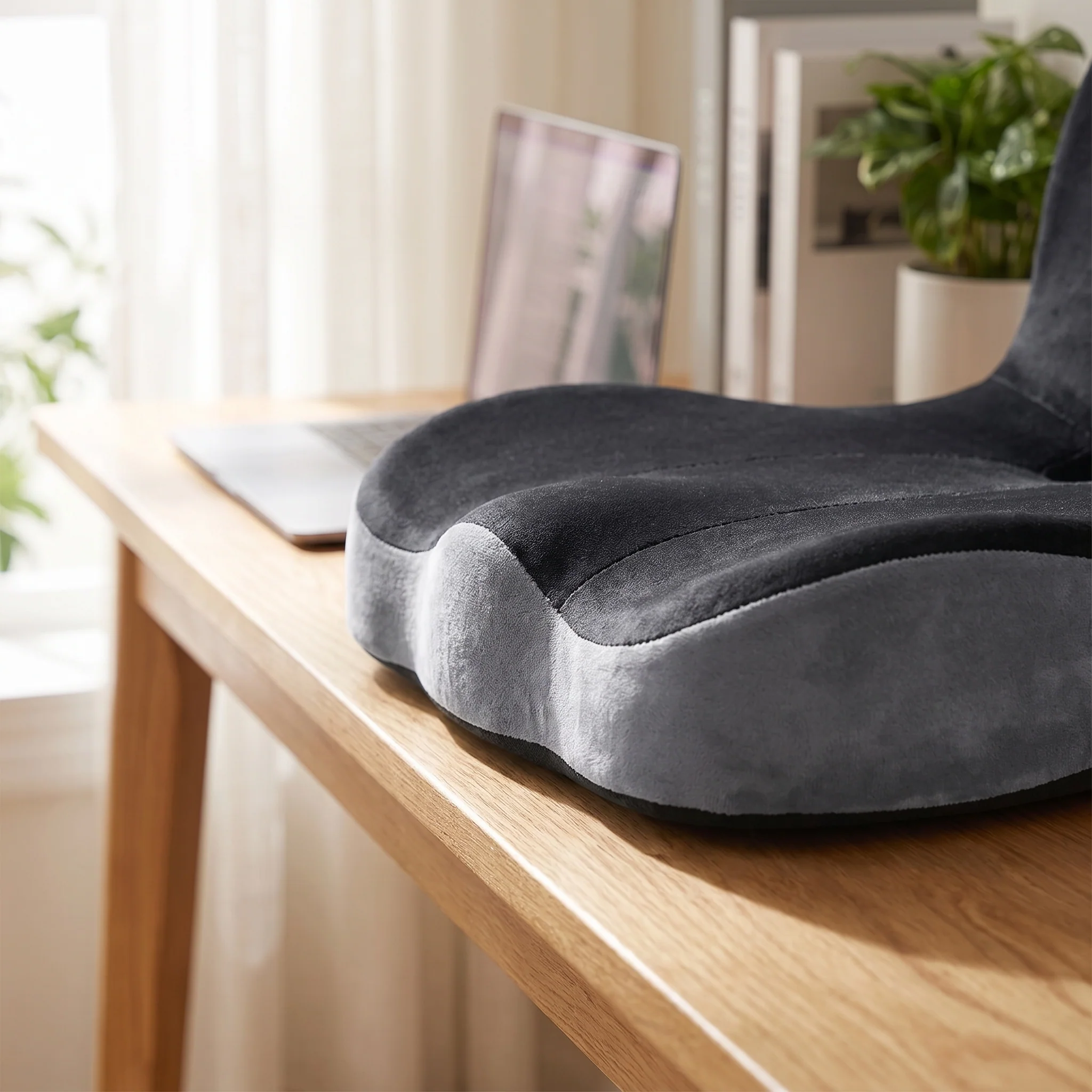 Comfortable Memory Foam Seating with Ergonomic Design - Image 2