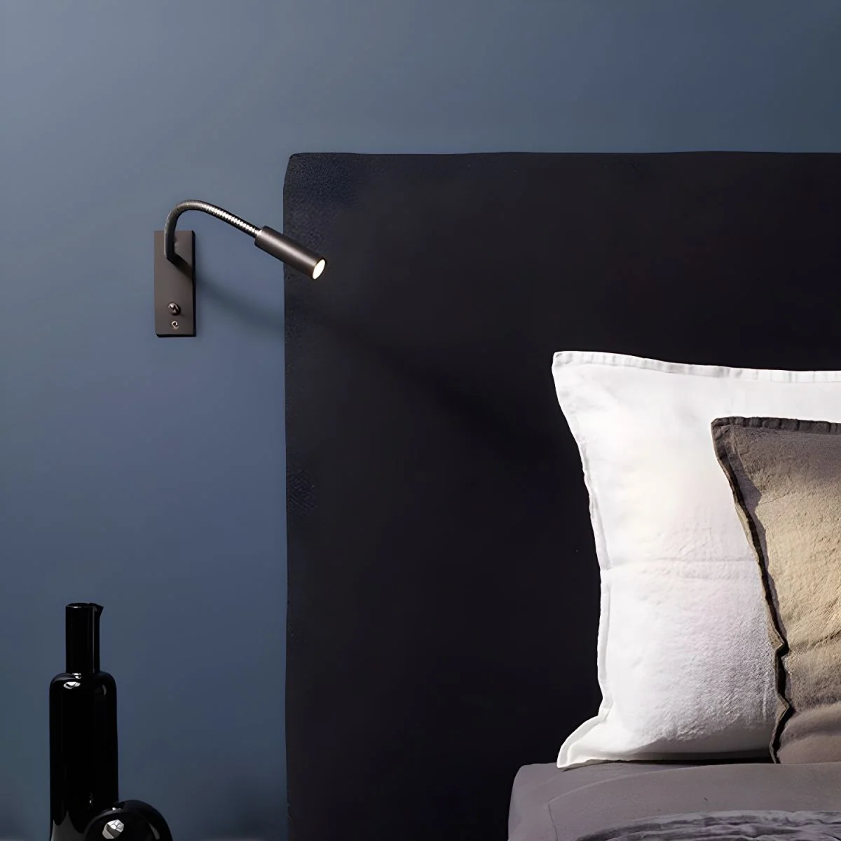Sleek Adjustable Wall Lamp with Versatile Lighting Options - Image 4