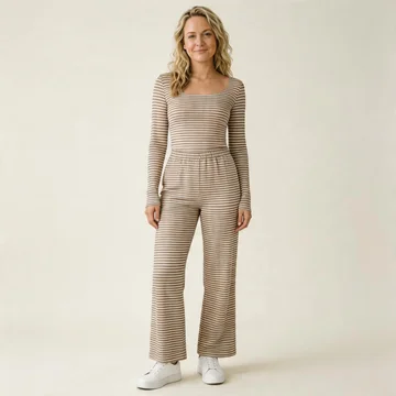 Striped Lounge Outfit for Sunday Relaxation