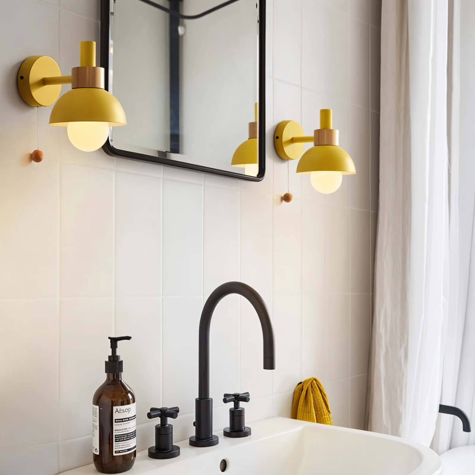 Sleek Wall Light Fixture – Perfect for Modern Spaces
