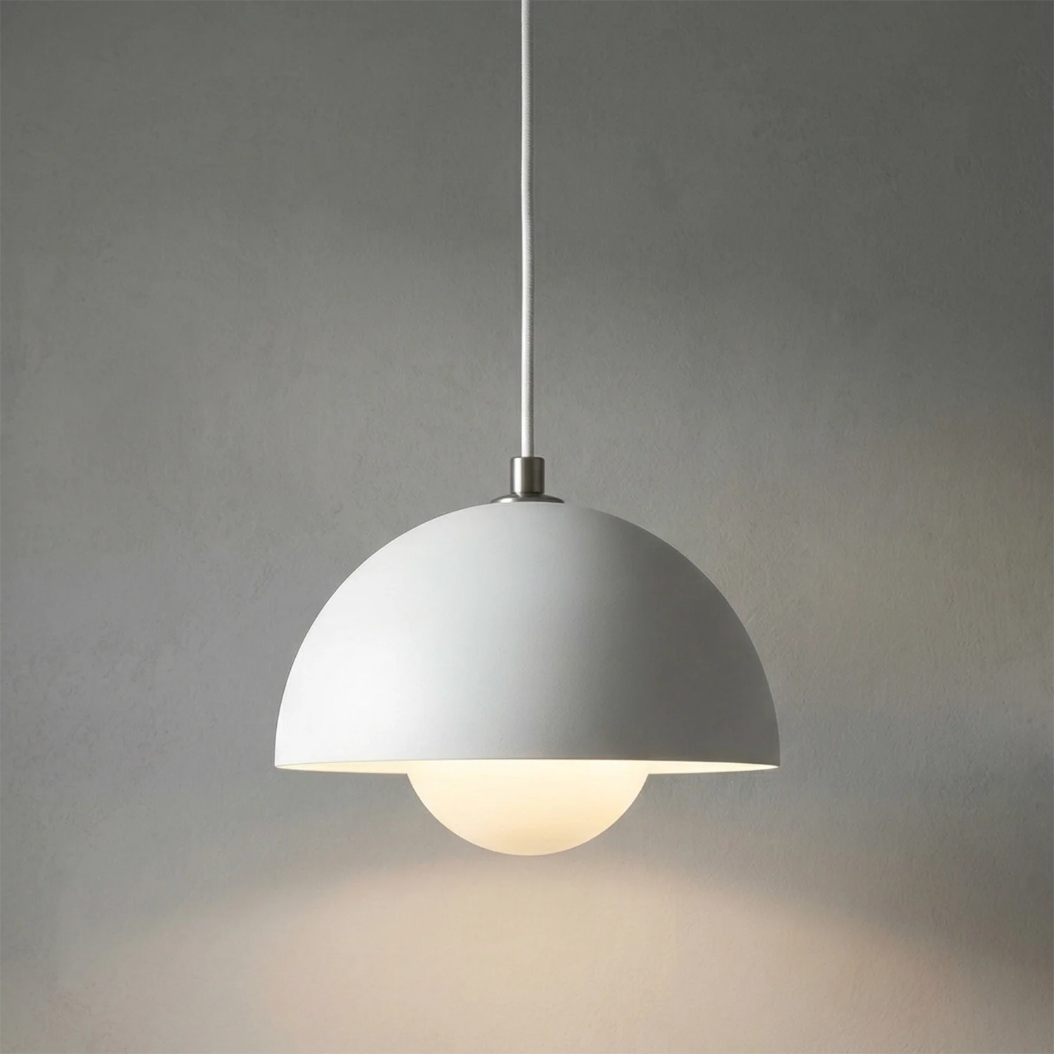 Stylish Pendant Light - Adaptable Mid-Century Inspired Design