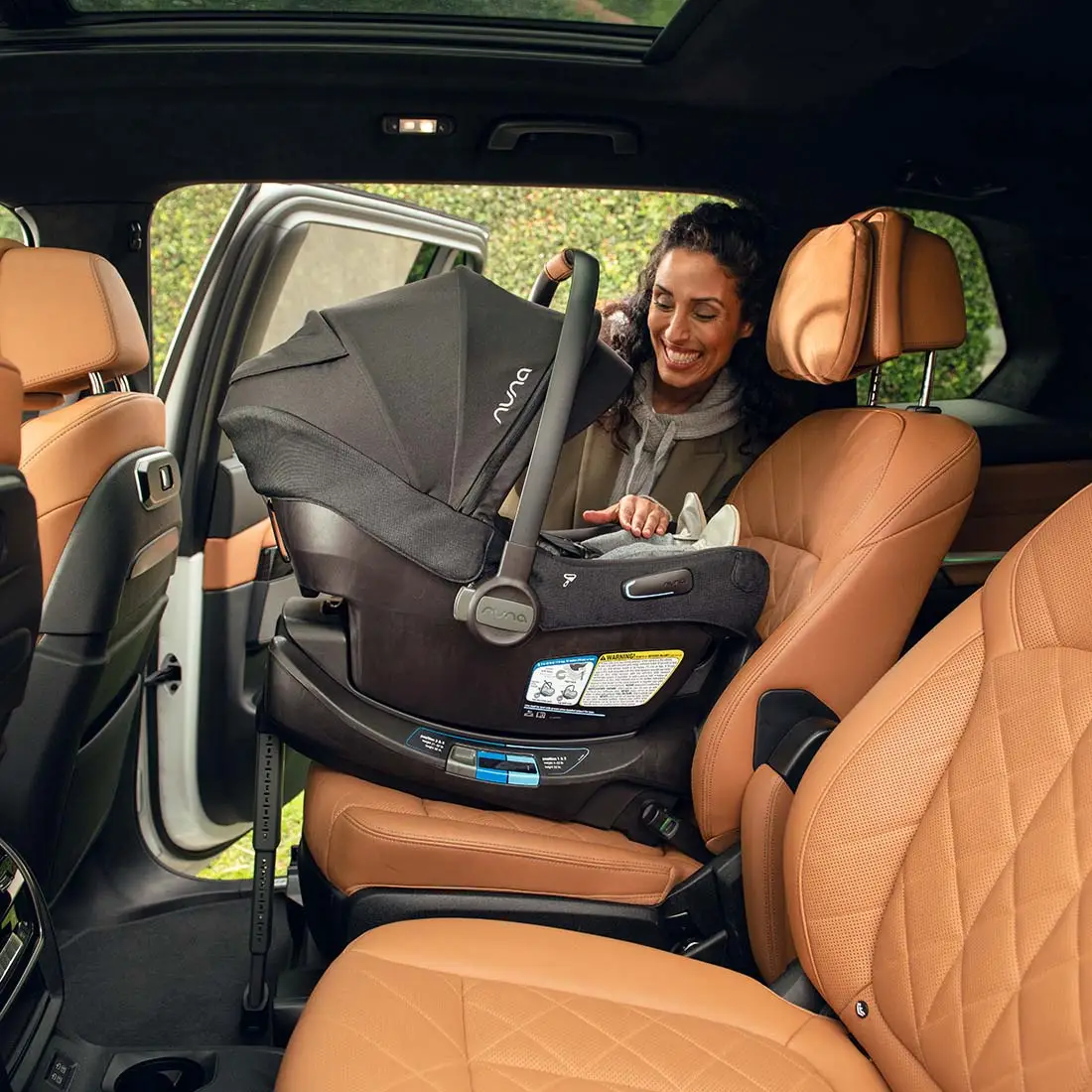 Nuna Pipa aire rx + RELX Base in Caviar