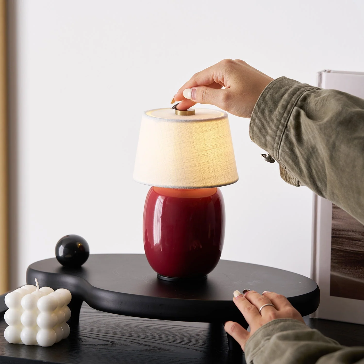 Sleek Cordless LED Lamp – Stylish Battery-Powered Light for Any Space