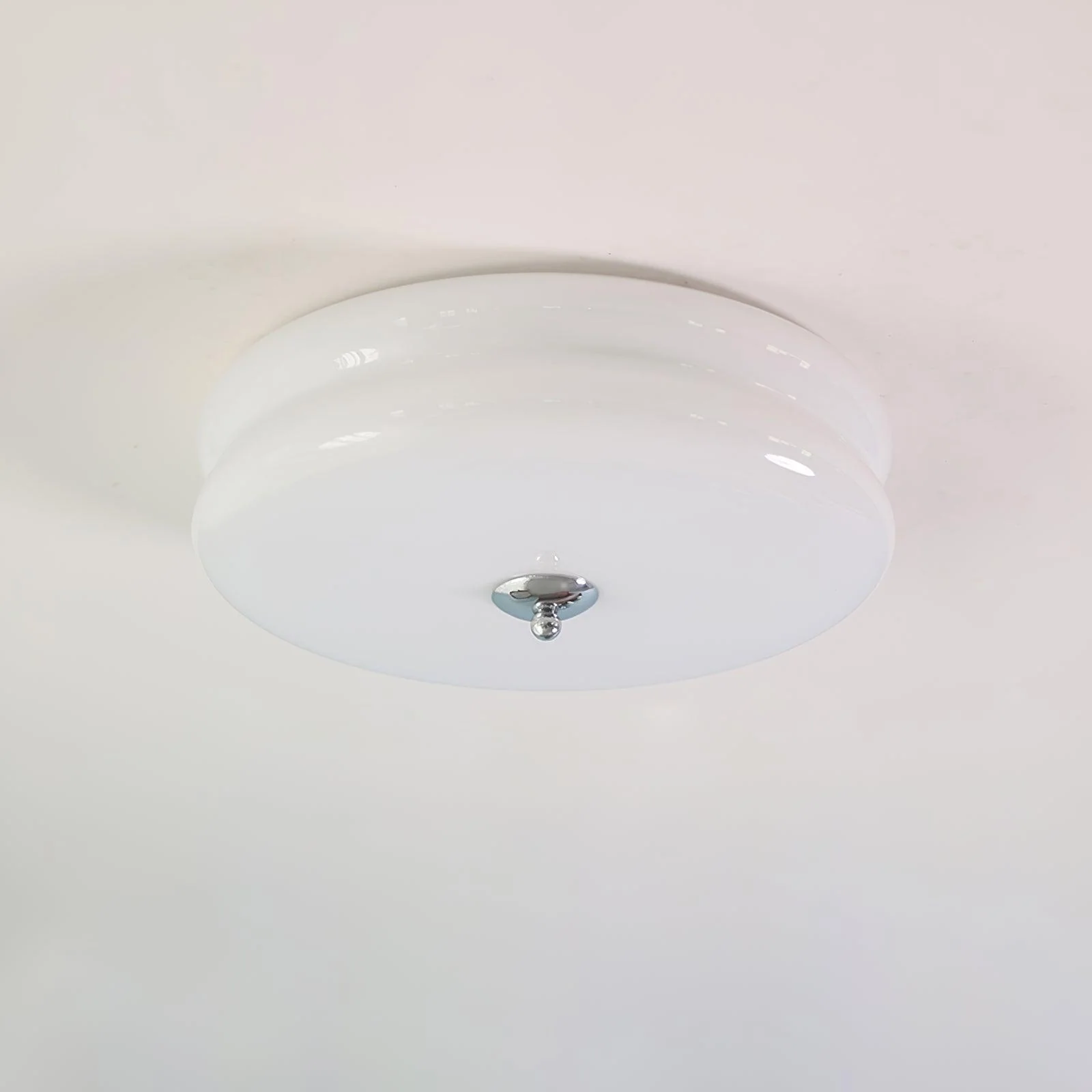 Elegant Retro Ceiling Light Fixture with Art Deco Flair - Image 5